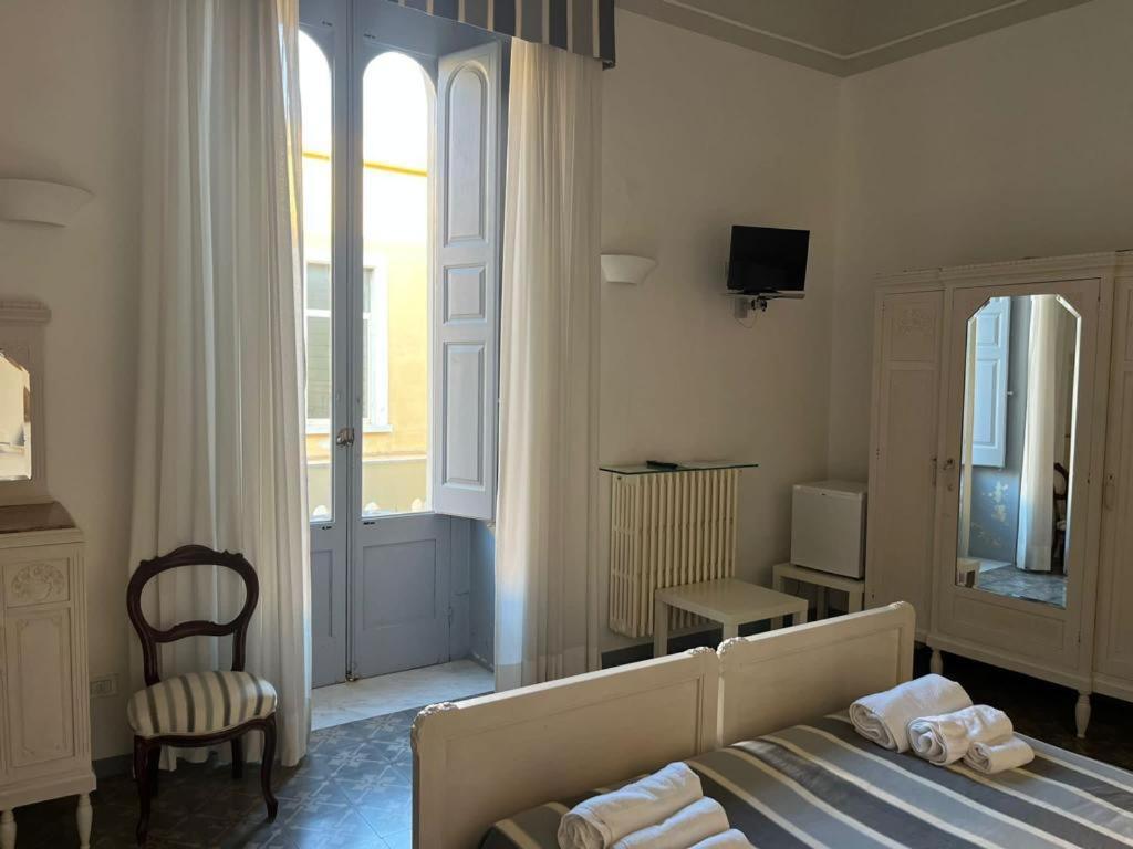 Palazzo Angelelli Bed & Breakfast Gallipoli Bagian luar foto